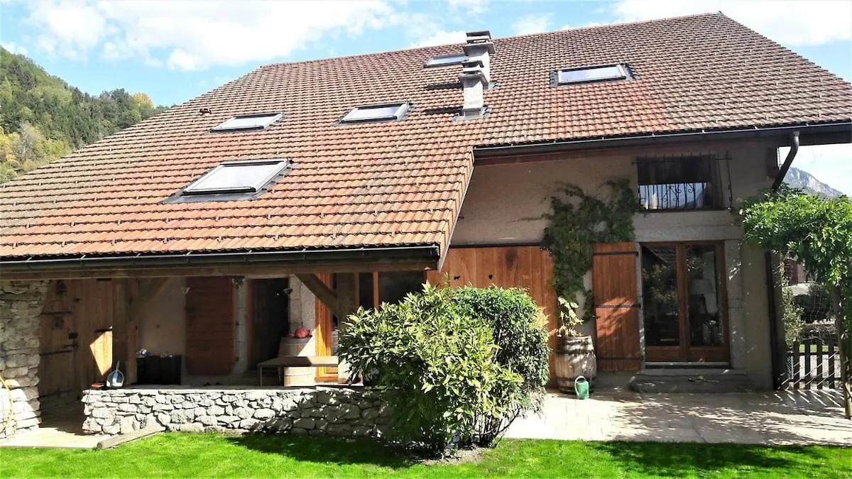 Chaleureuse Maison De Village Marignier Шале